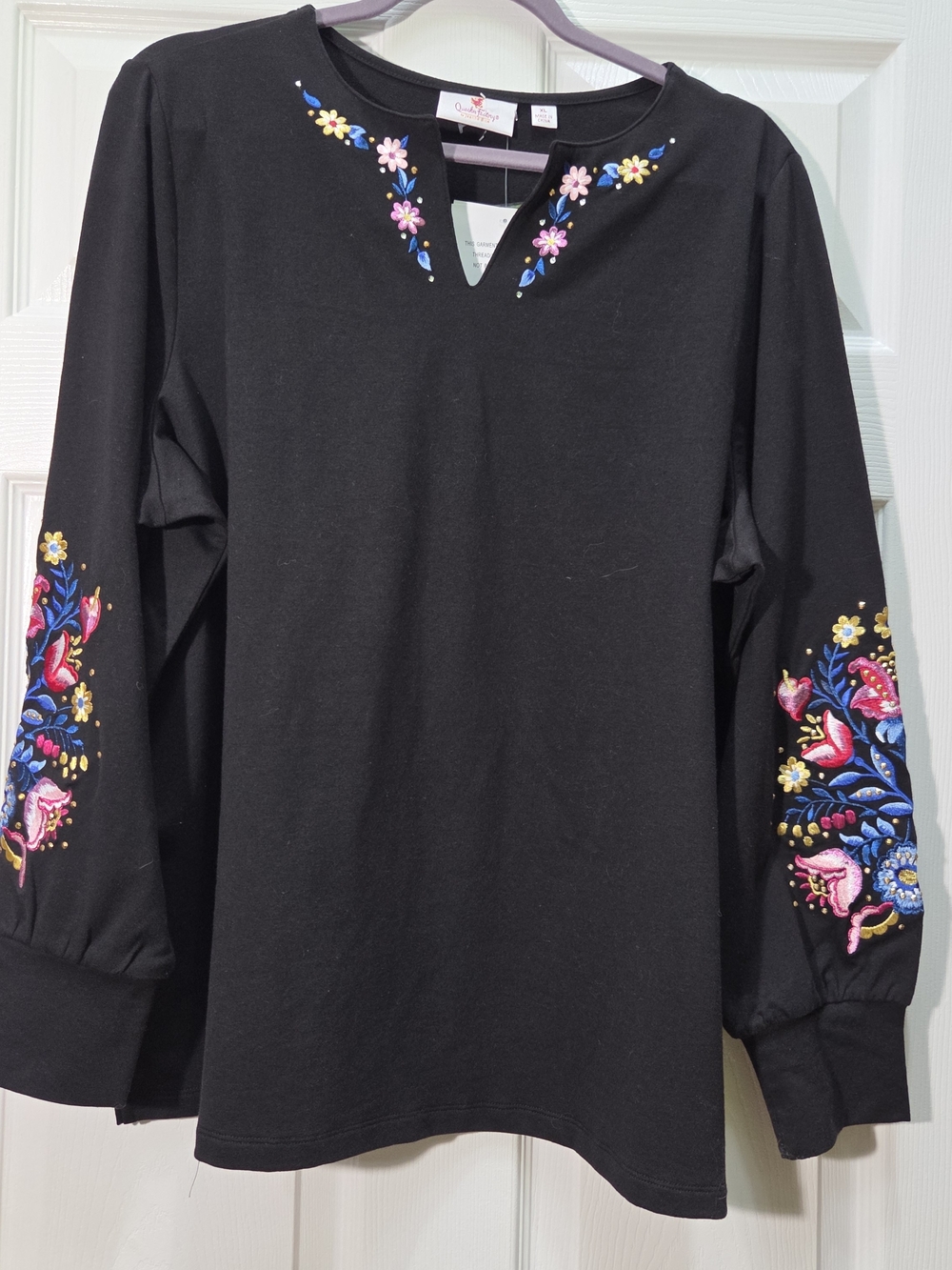 Embroidered Black Floral Sleeves Top Sz XL Split Neck - Picture 2 of 11